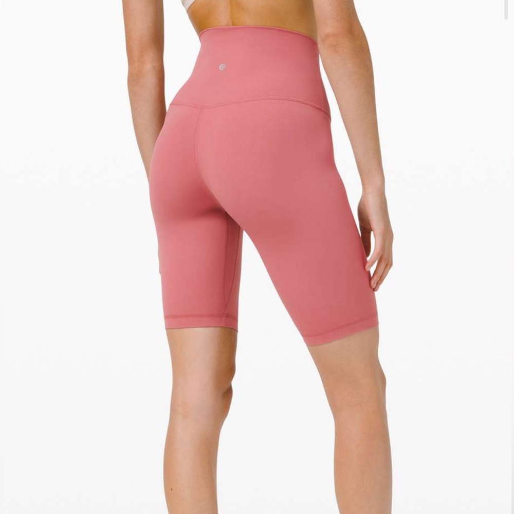 Lululemon Align Super‎ High Rise Short *10"
Brier Rose Size 4